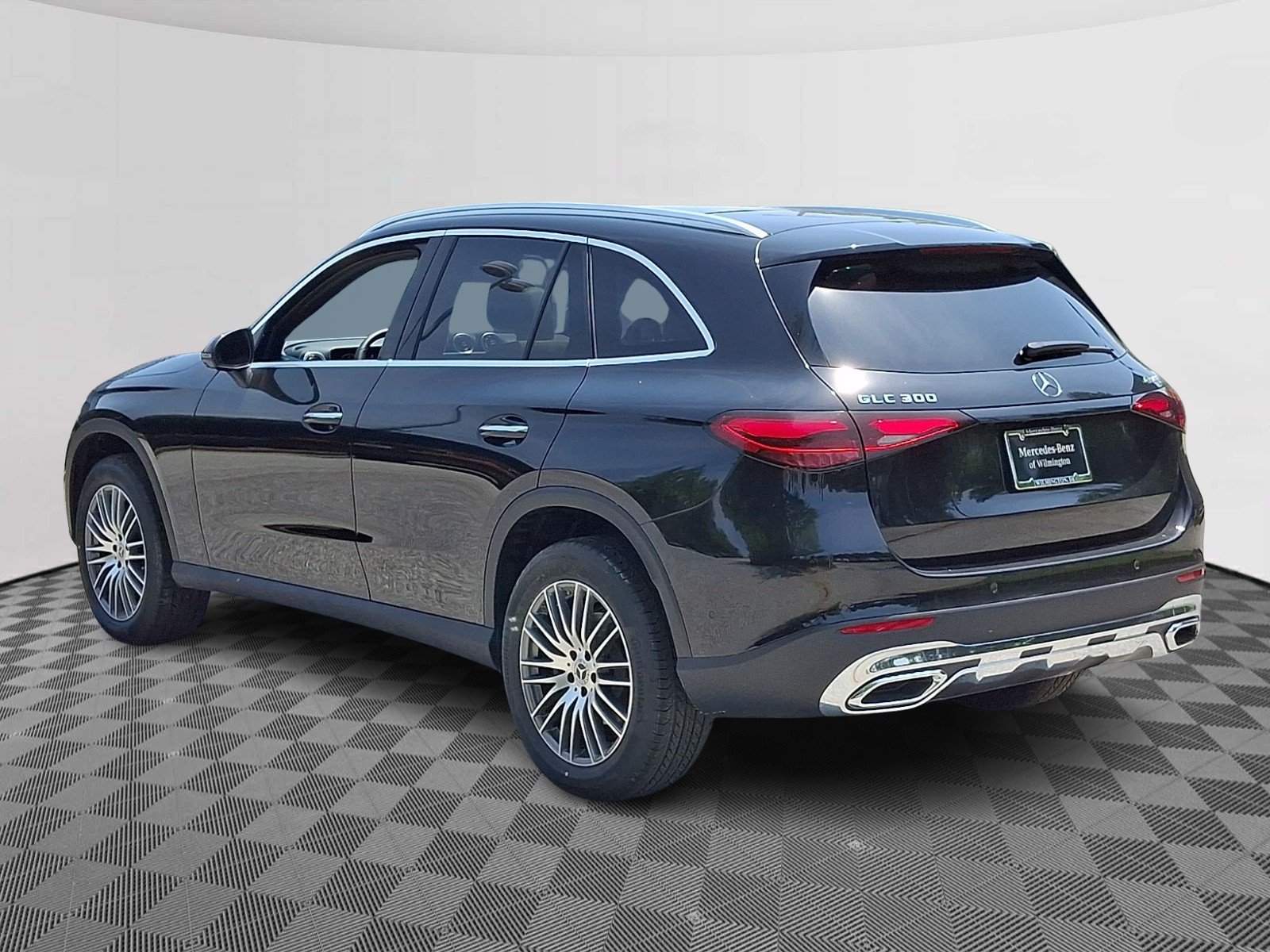 New 2026 Obsidian Black Metallic Mercedes-Benz GLC 300 image 4