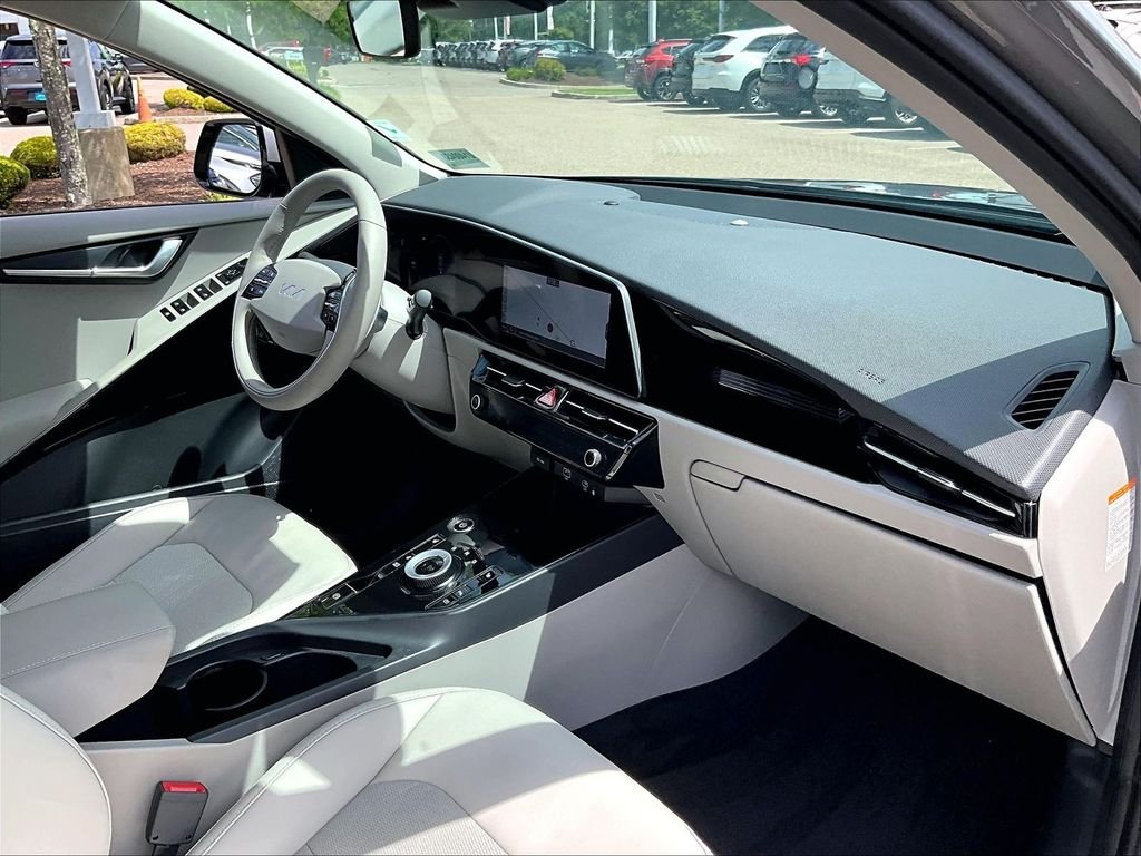 Used 2023 Gray Kia Wind image 14