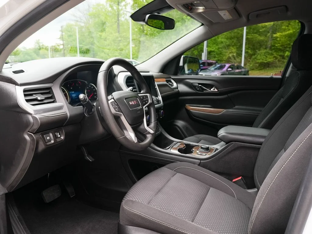 Used 2022 White GMC SLE image 35