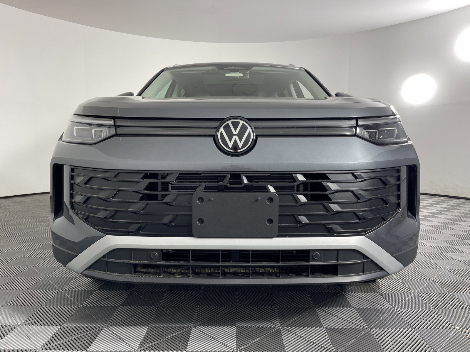 2025 Volkswagen Tiguan SE - Photo 8