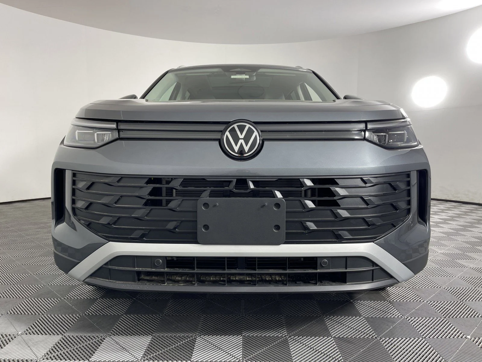 2025 Volkswagen Tiguan SE - Photo 8