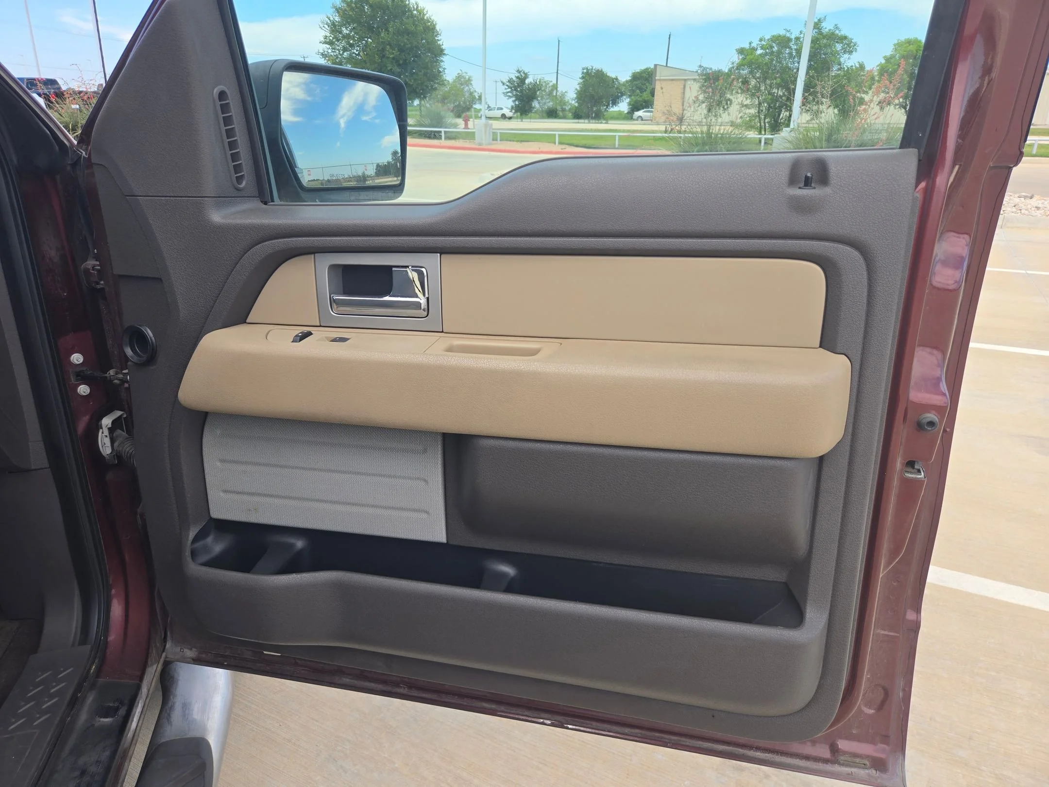 Used 2010 Red Ford XLT image 24