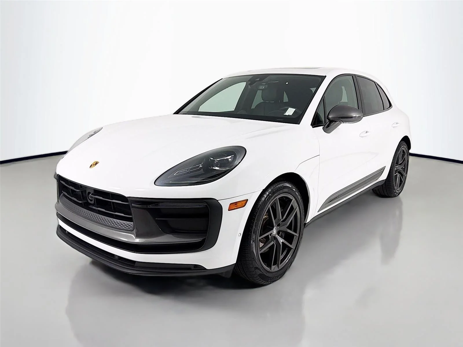 2023 Porsche Macan T's photo
