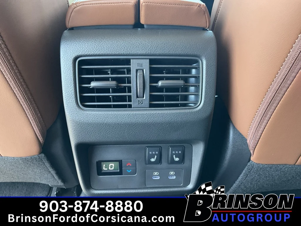 Used 2026 White / Black Nissan Platinum image 19