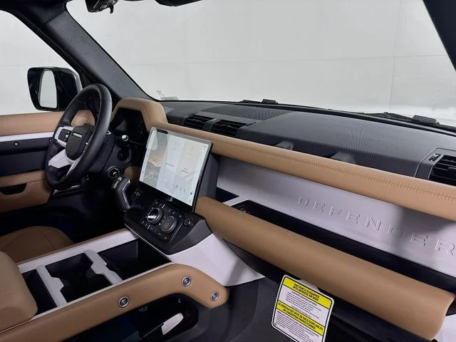 New 2026 White Land Rover X-Dynamic SE image 26