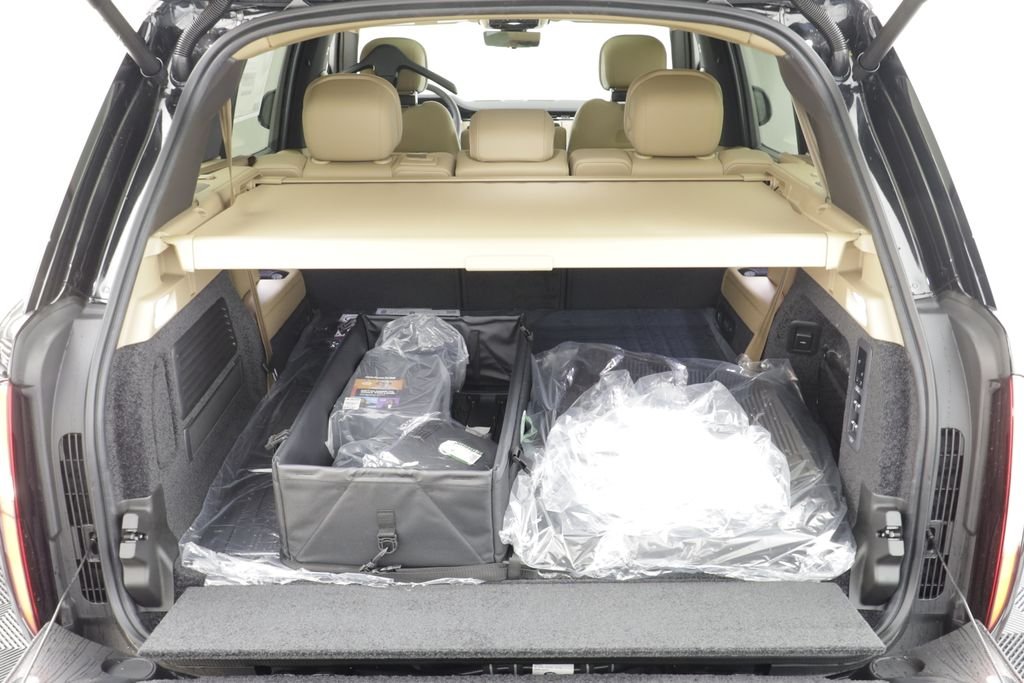New 2026 Santorini Black LAND ROVER SE LWB 7-Seats / V8 image 19