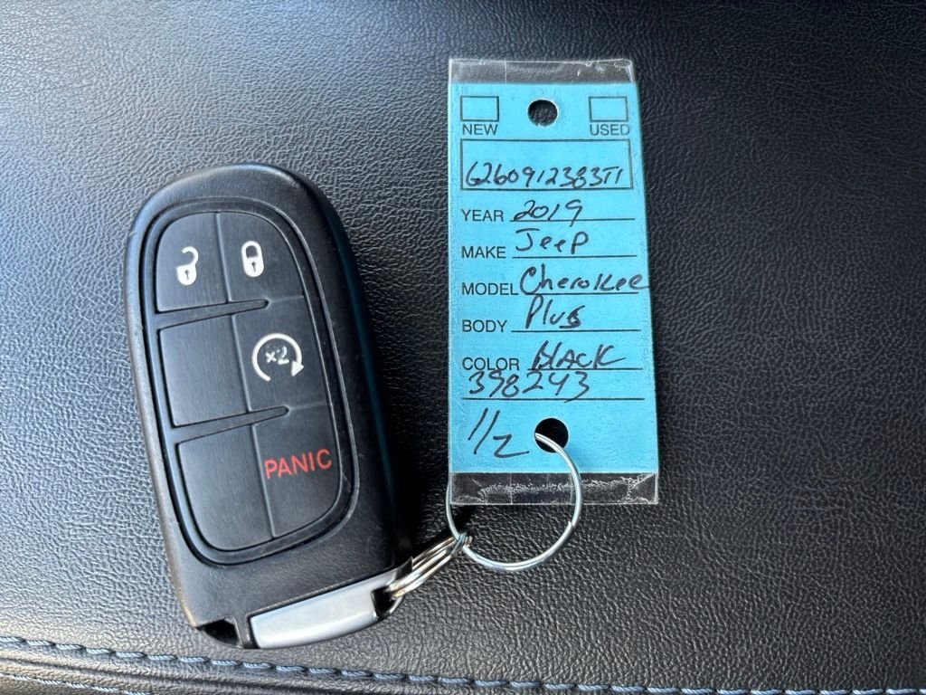 Used 2019 Black Jeep Latitude Plus image 29