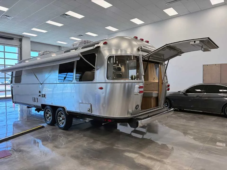 New 2027 SILVER AIRSTREAM  image 8