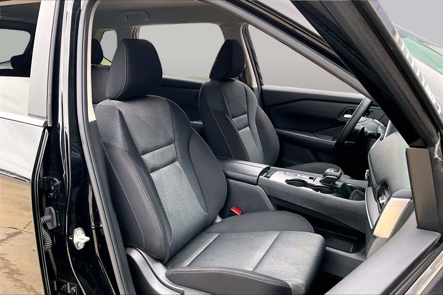 Used 2025 Super Black Nissan SV image 9