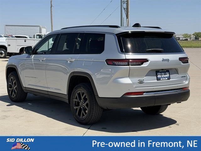 Used 2023 Silver Jeep Limited 4x4 image 7