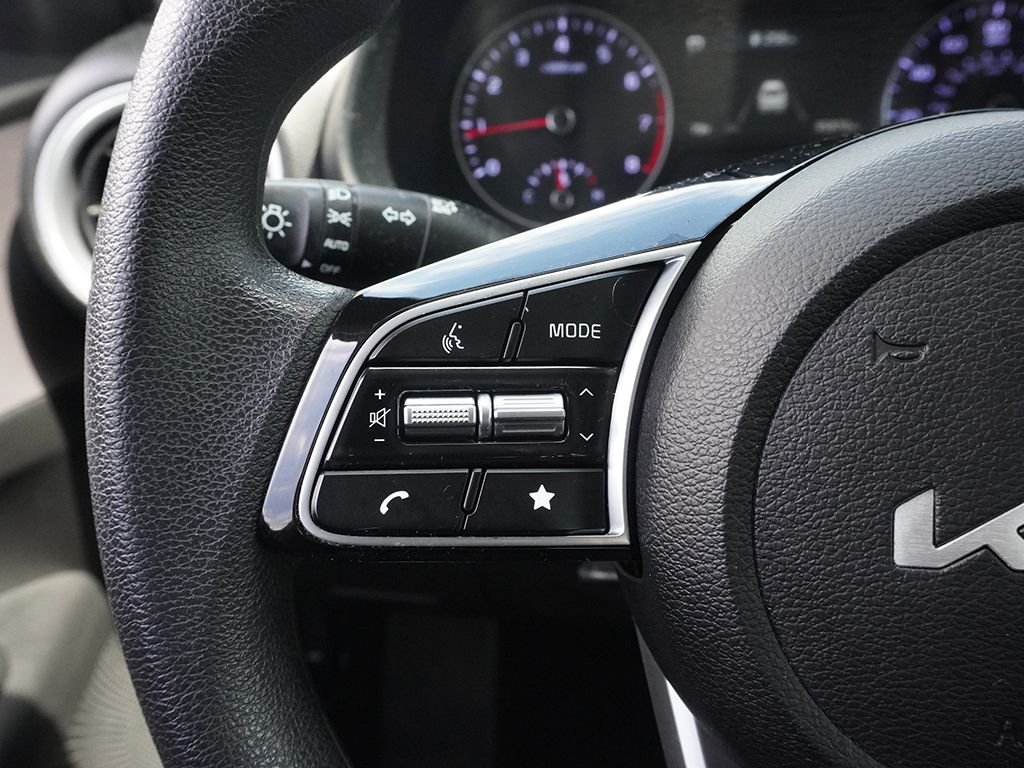 Used 2024 White Kia LXS image 39