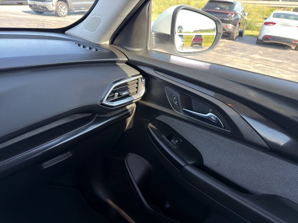 Used 2023 SUMMIT WHITE Chevrolet LT image 17