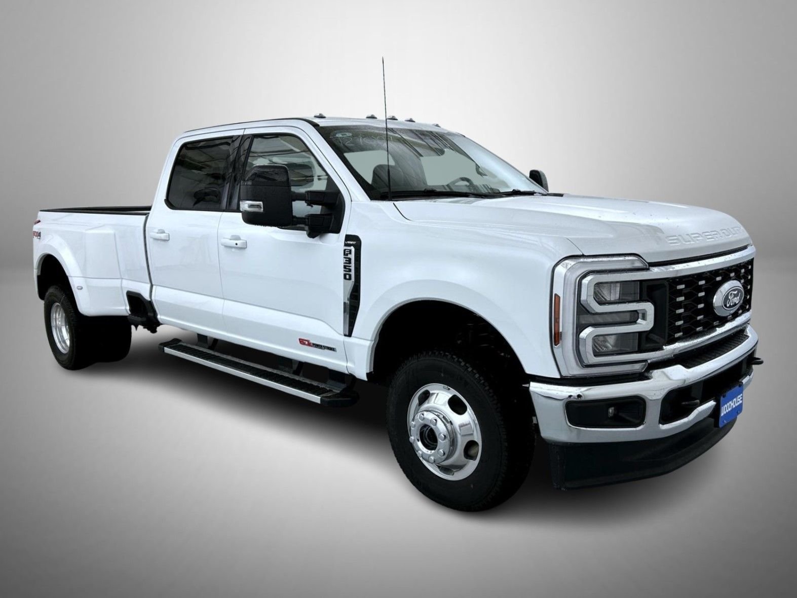 New 2027 Oxford White Ford Lariat image 3