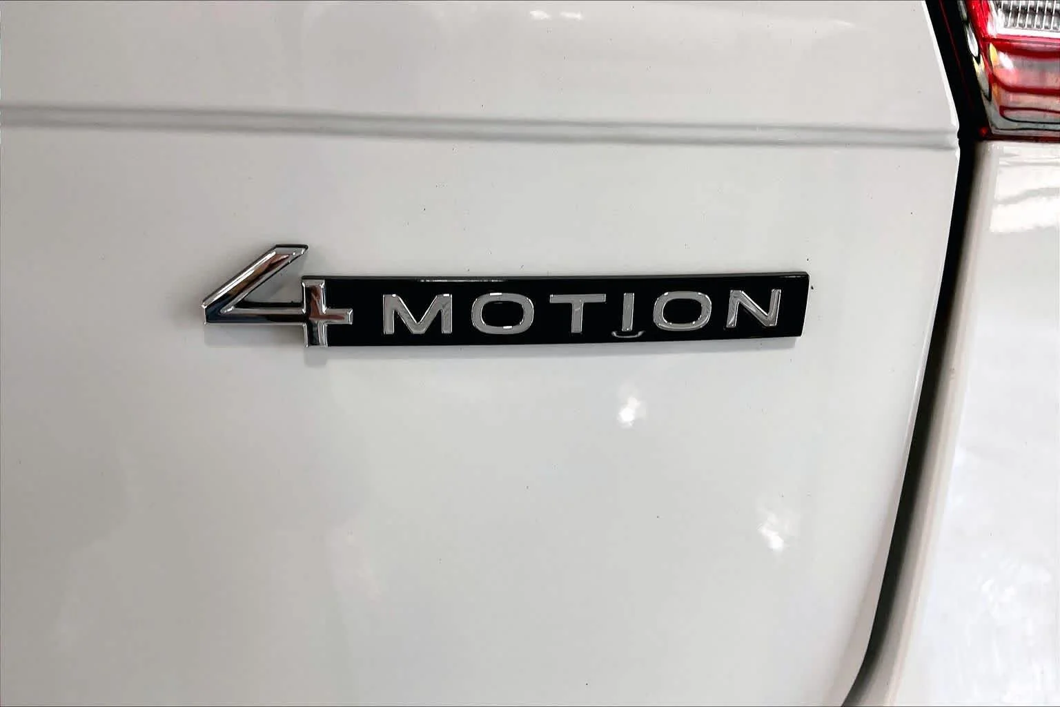 Used 2022 Pure White Volkswagen SE image 10
