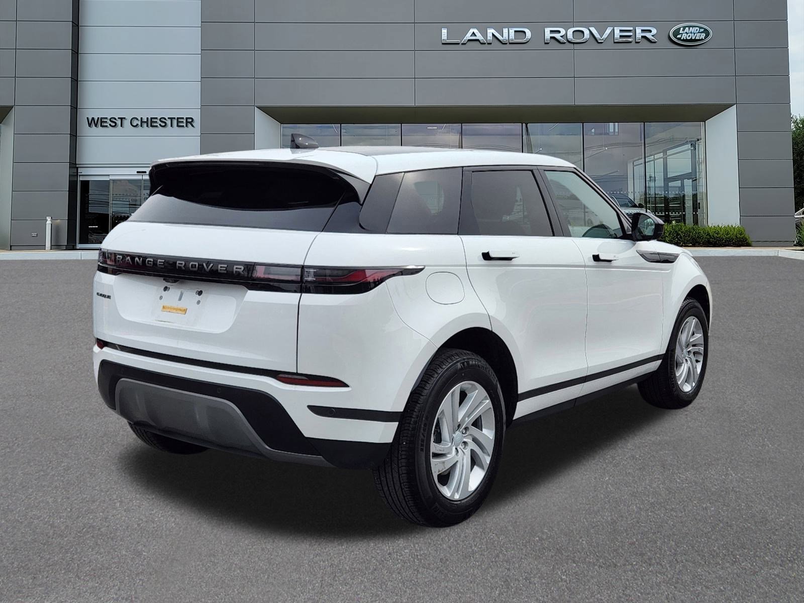 Certified Used 2024 Fuji White Land Rover Core S image 4