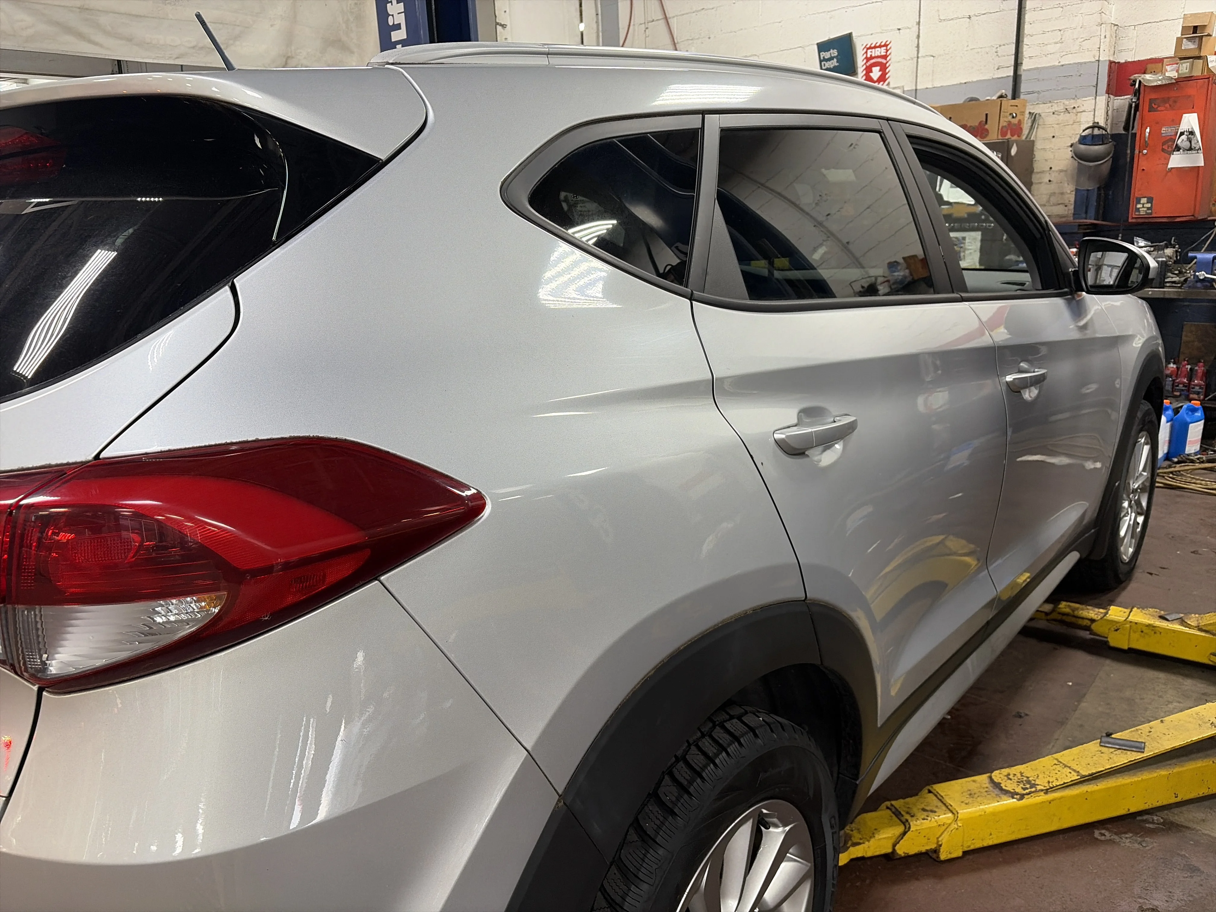 Used 2017 Molten Silver Hyundai SE image 5