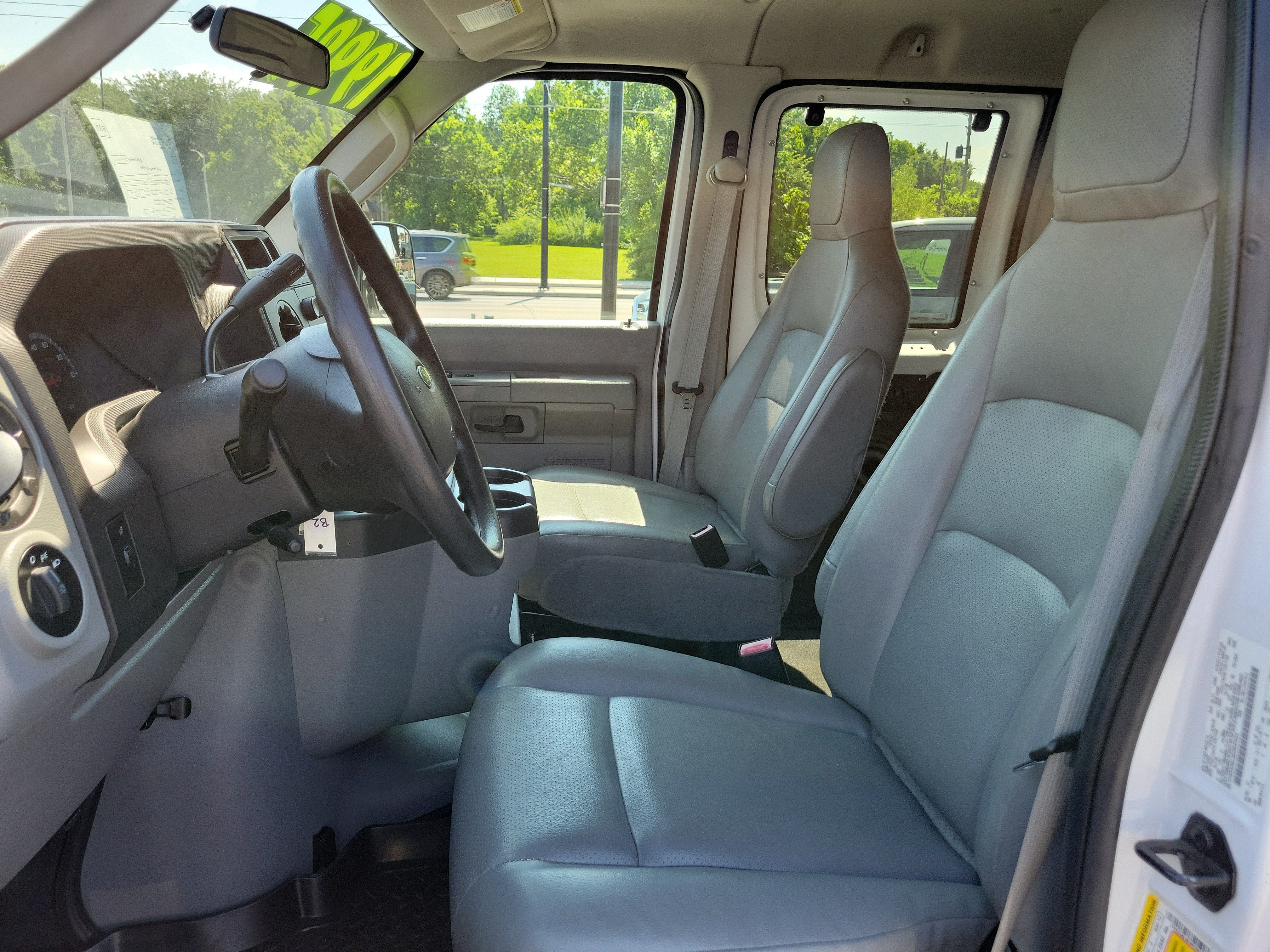 Used 2014  Ford XL image 15