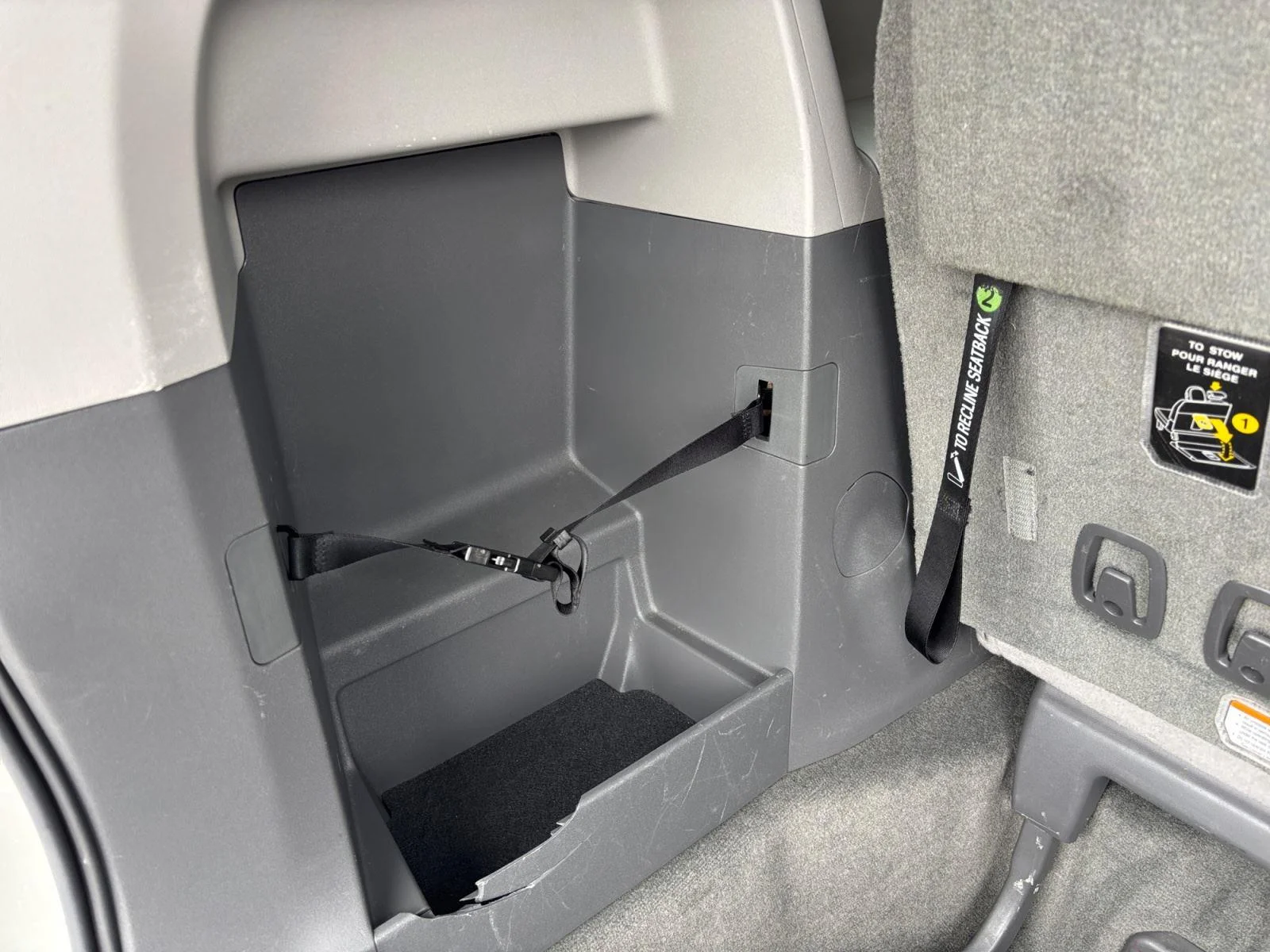 Used 2016 Blizzard Pearl Toyota XLE Premium 8-Passenger image 41