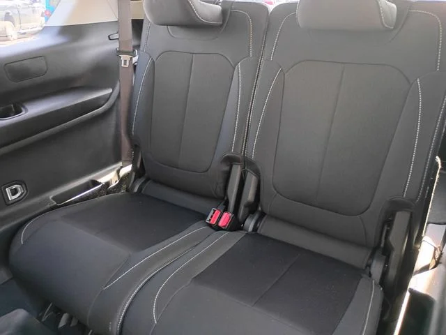 Used 2023 White Jeep Laredo image 19
