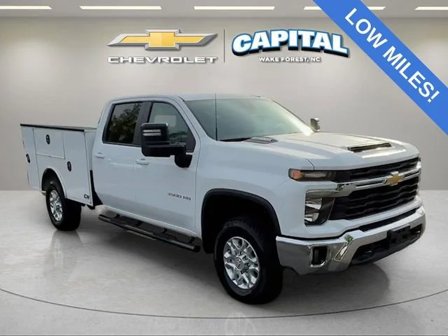 Used 2025 Summit White Chevrolet LT image 8