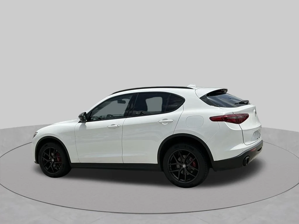 Used 2019 White Alfa Romeo Base image 4