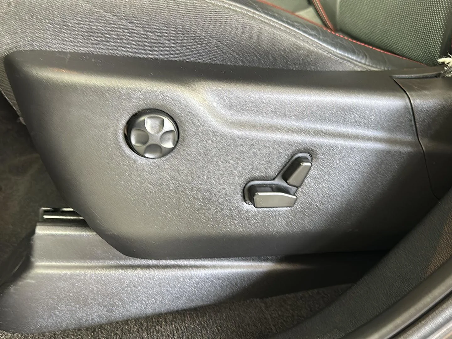 Used 2025 Vapour Grey Dodge R/T image 11