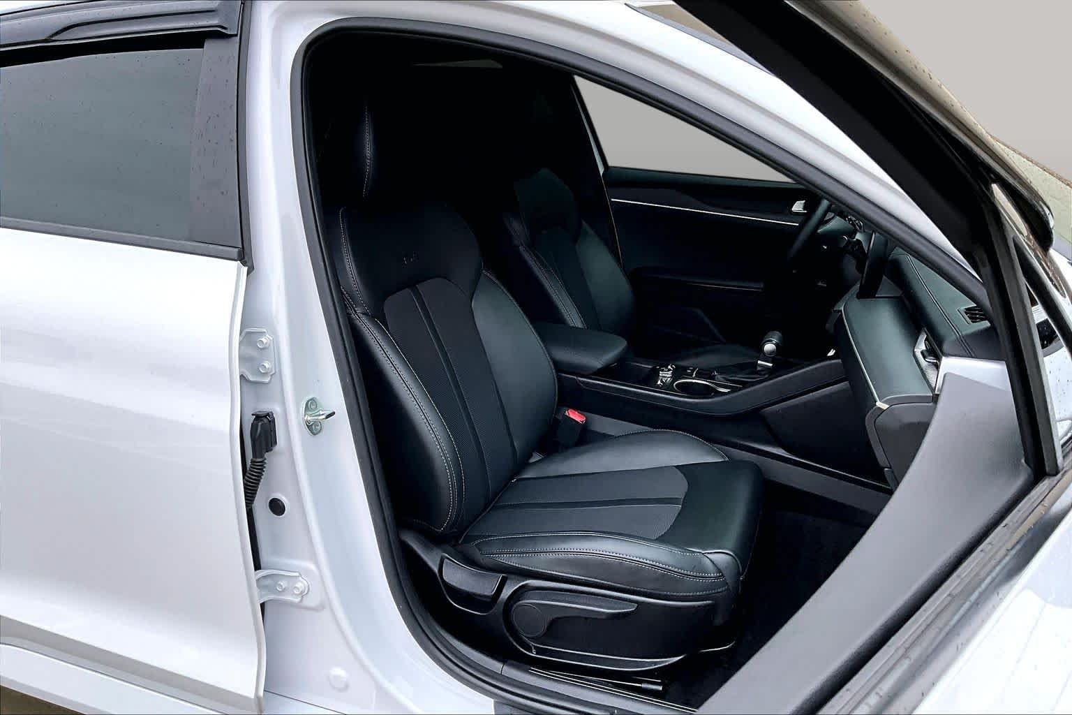 Used 2024 Glacial White Pearl Kia GT-Line image 9