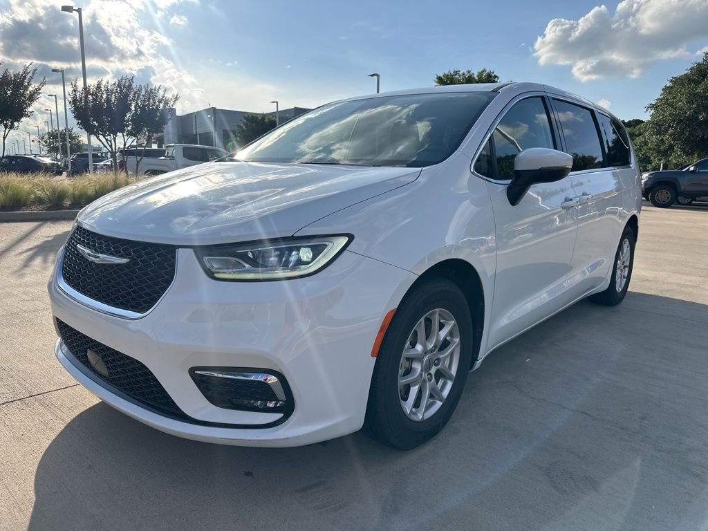 2023 Chrysler Pacifica's photo