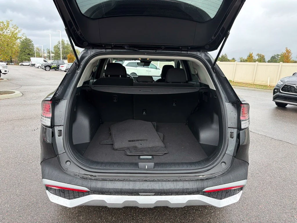 Used 2024 Fusion Black Kia LX image 14