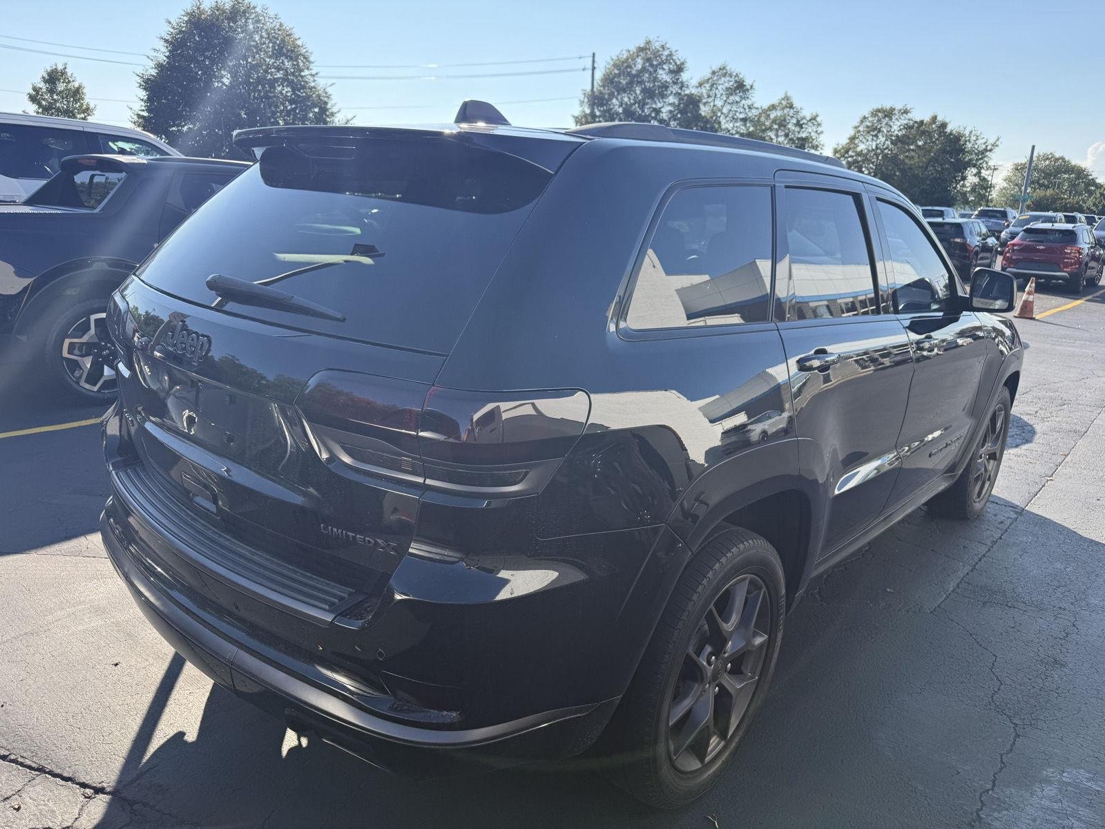 Used 2020 Diamond Black Crystal Pearlcoat Jeep Limited X image 4