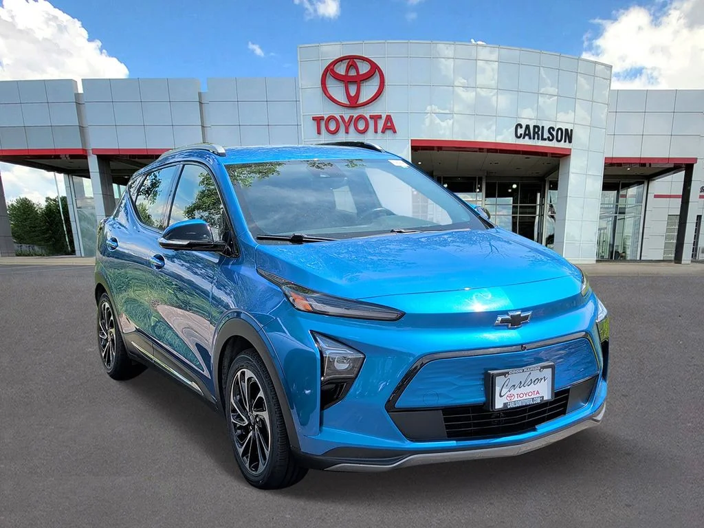 Used 2022 Chevrolet Bolt EUV Premier with VIN 1G1FZ6S09N4105533 for sale in Minneapolis, MN