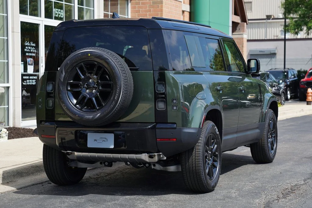 New 2026 Woolstone Green Land Rover S image 6