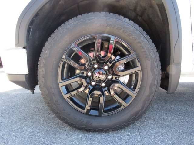 New 2026 Summit White GMC Elevation image 8
