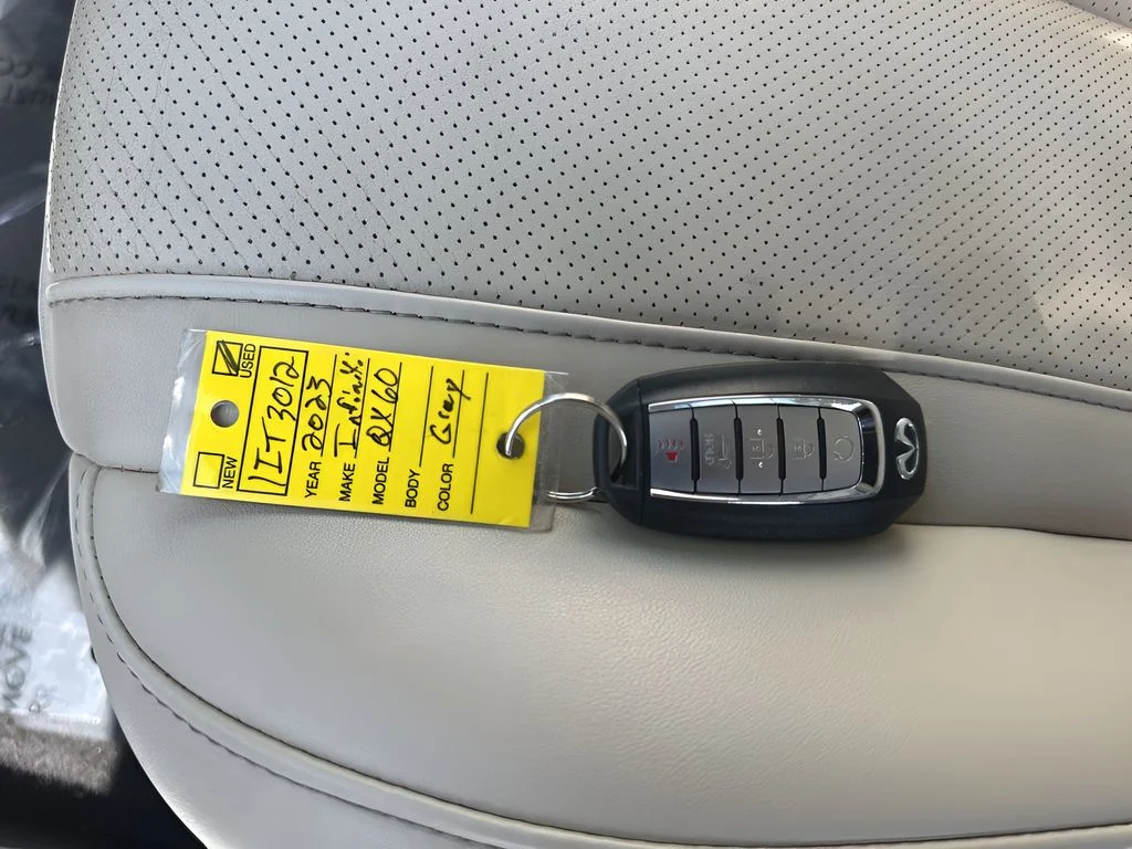 Used 2023 Gray INFINITI LUXE image 32