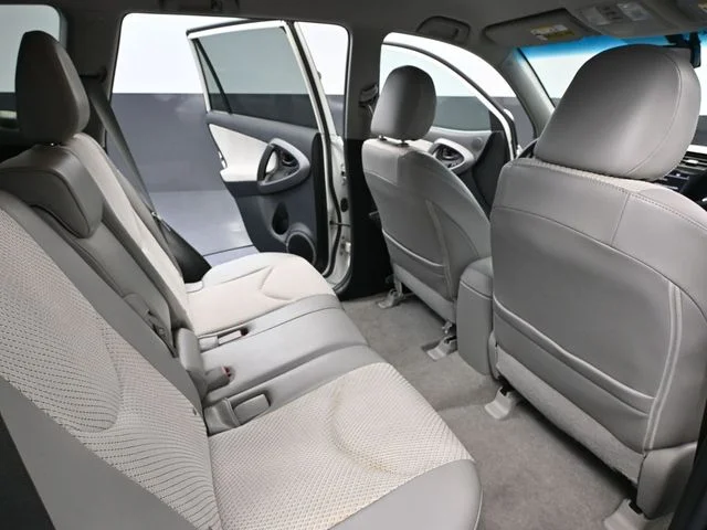 2012 Toyota RAV4 EV - Photo 38