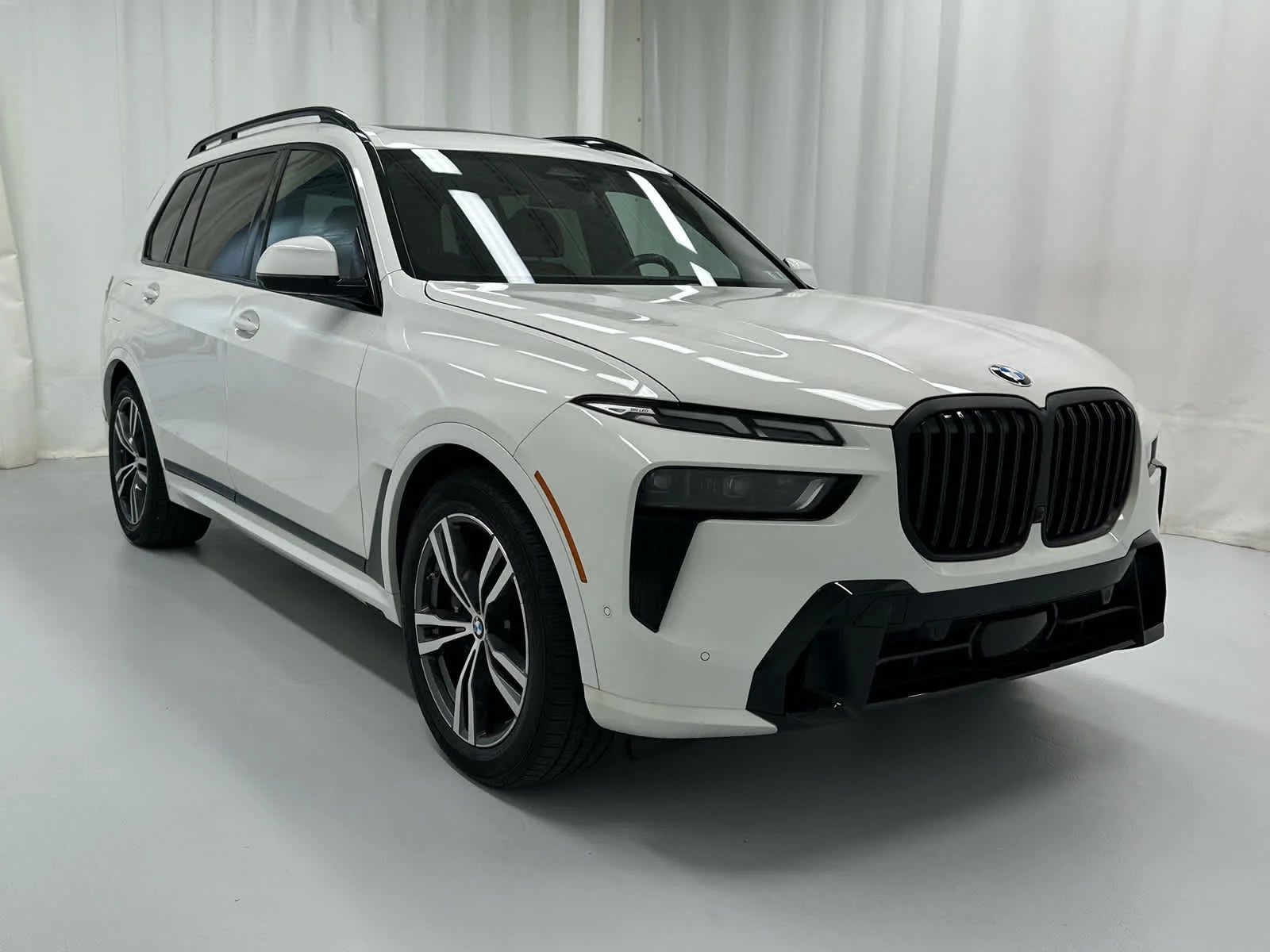 Used 2023 Alpine White BMW xDrive40i image 2