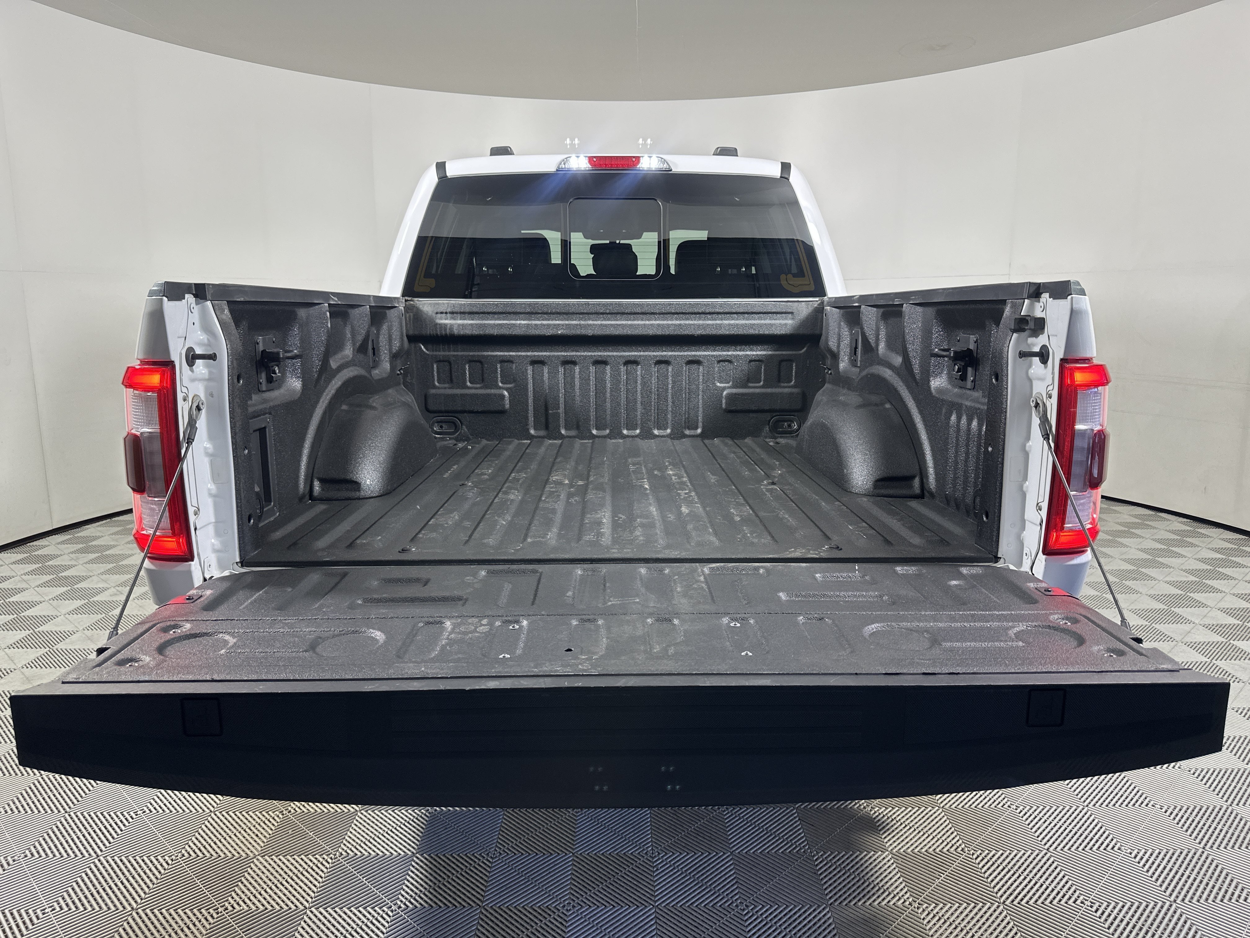 Used 2021  Ford  image 24