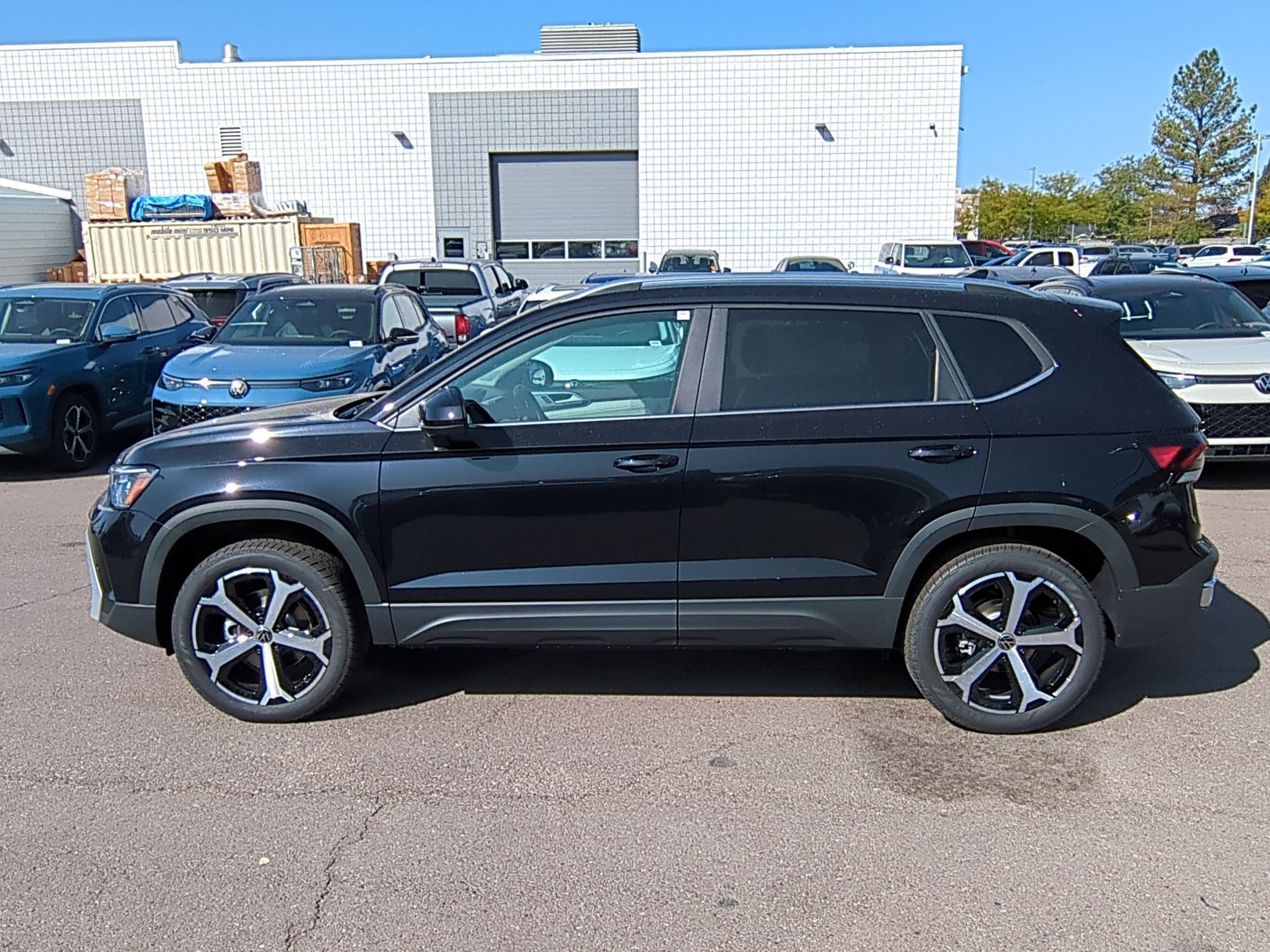 2025 Volkswagen Taos SEL - Photo 7