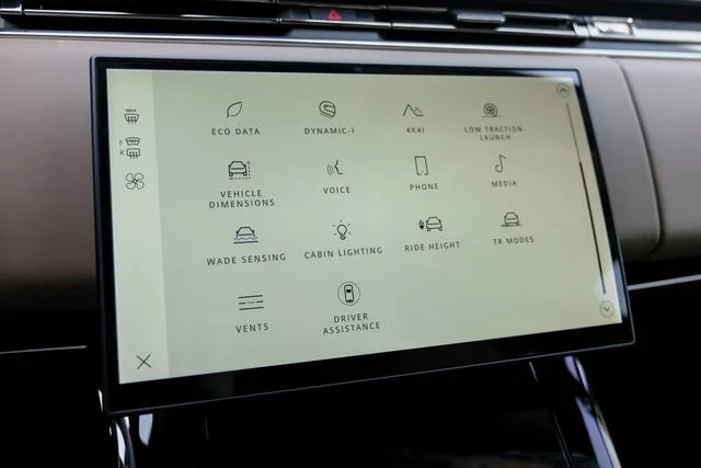 New 2026  Land Rover SE image 44