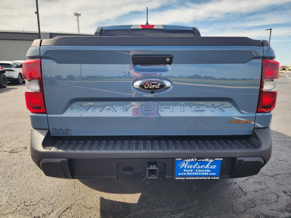 Used 2024 Azure Gray Metallic Tri-Coat Ford LARIAT Advanced image 6