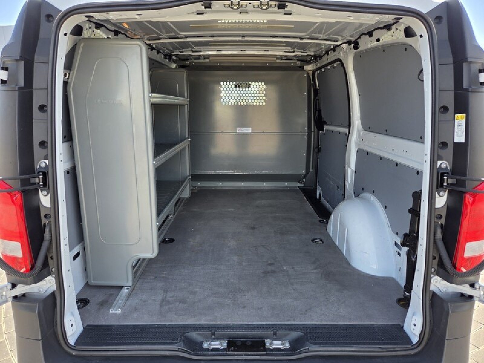 Used 2022 Arctic White Mercedes-Benz Metris image 15