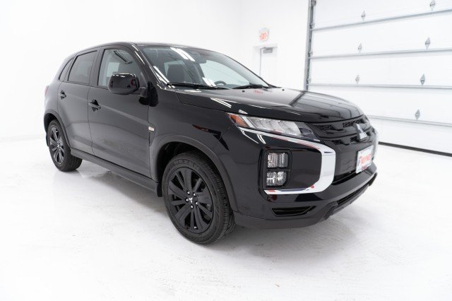 New 2027 Labrador Black Pearl Mitsubishi 2.0 LE 2WD image 3