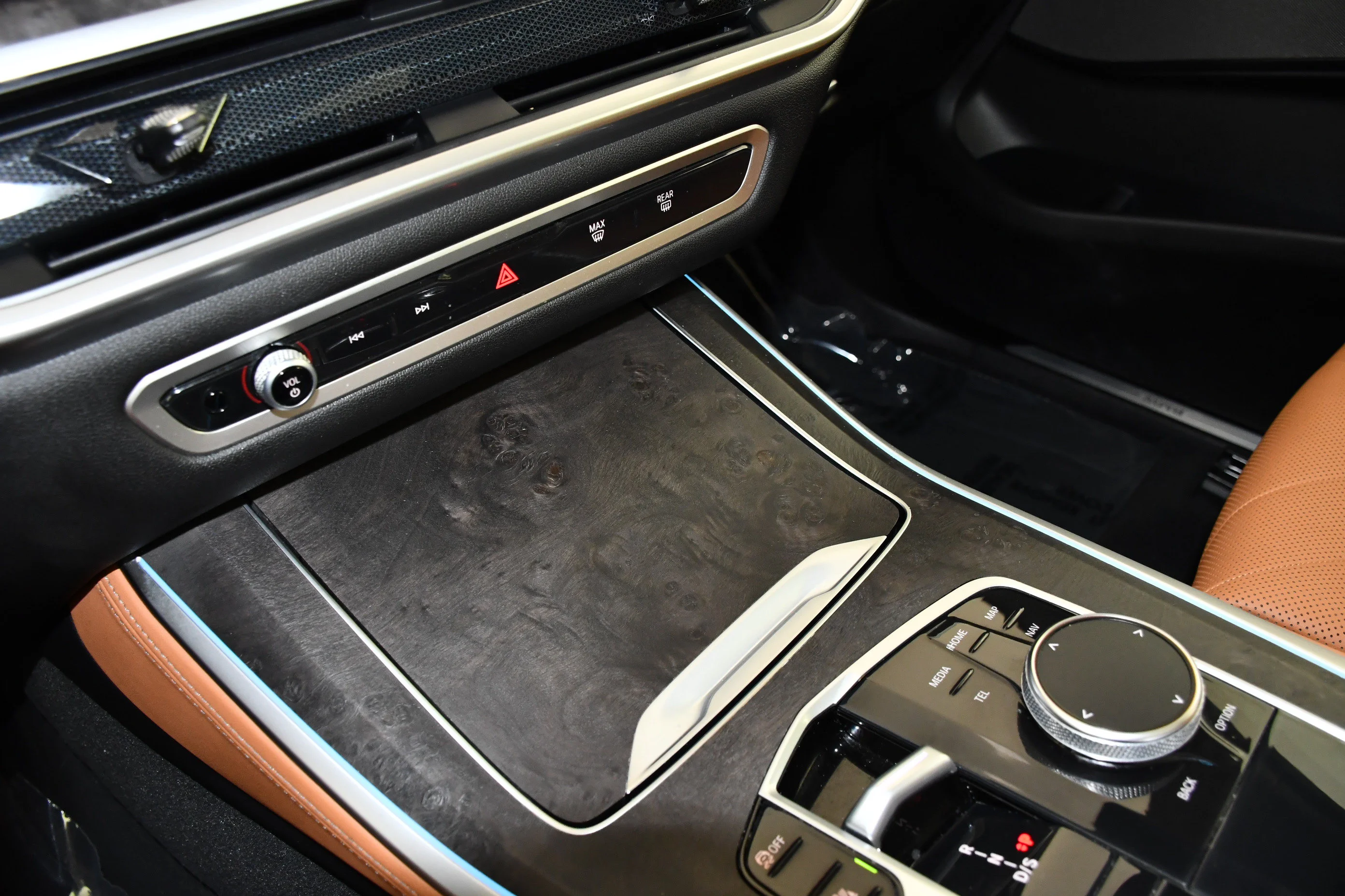 Used 2024 Skyscraper Grey Metallic BMW xDrive40i image 30