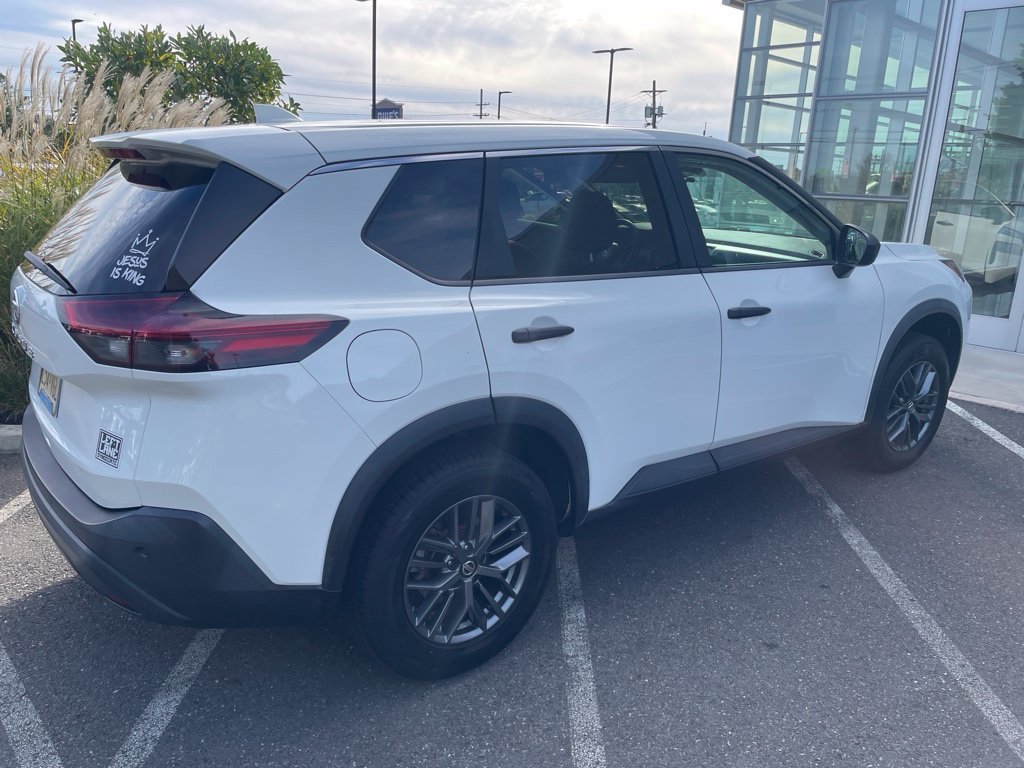 Used 2021 Glacier White Nissan S image 2