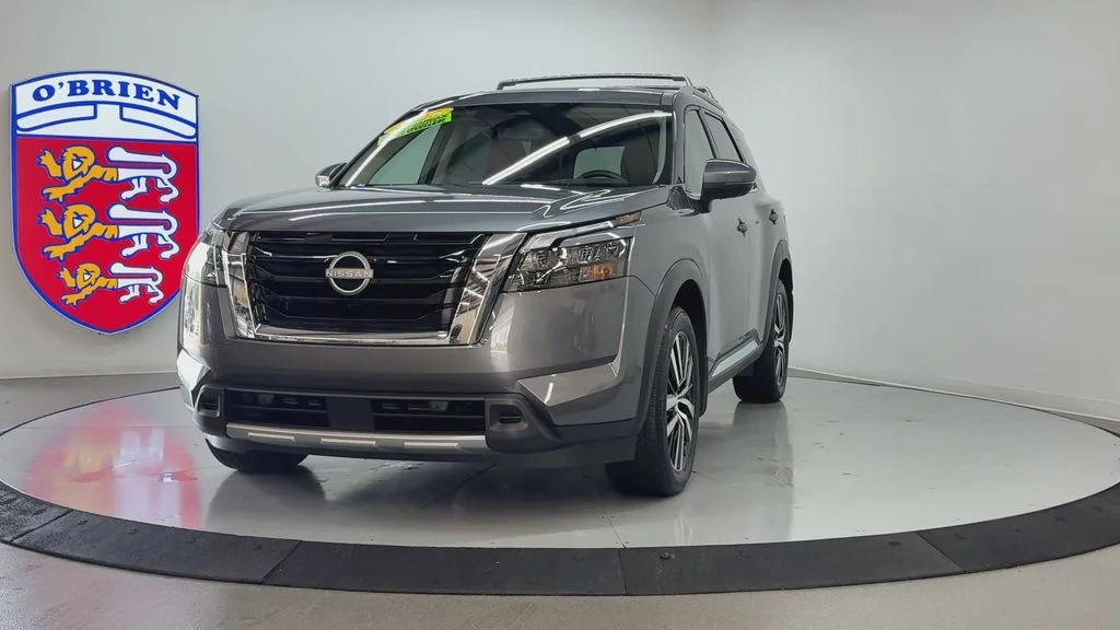 Used 2025 Gun Metallic Nissan Platinum image 9