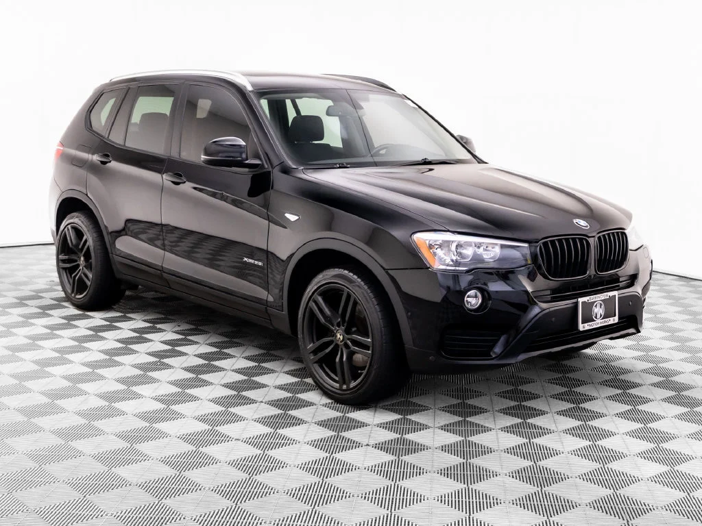 Used 2016 Black BMW xDrive28i image 10