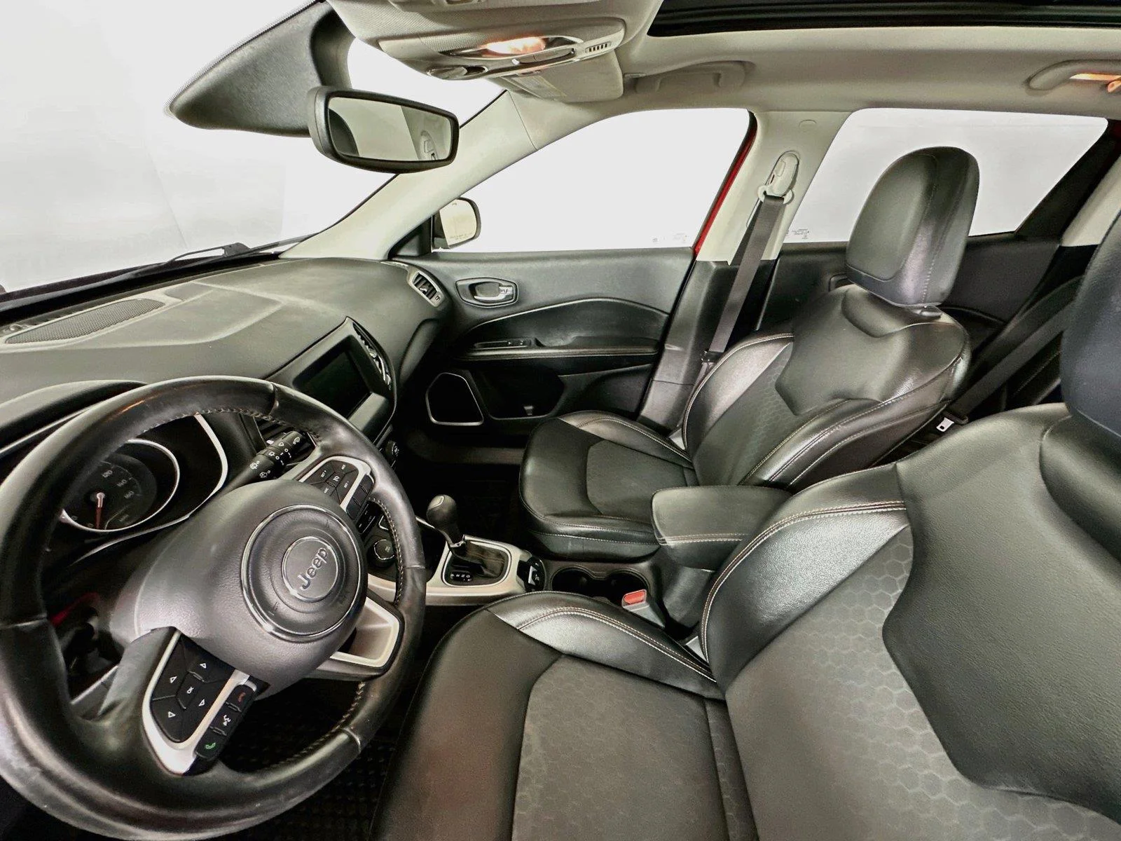 Used 2019 Redline Pearlcoat Jeep Latitude image 5