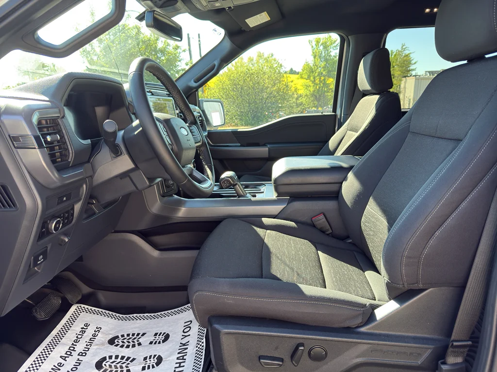 Used 2025 Oxford White Ford XLT image 14