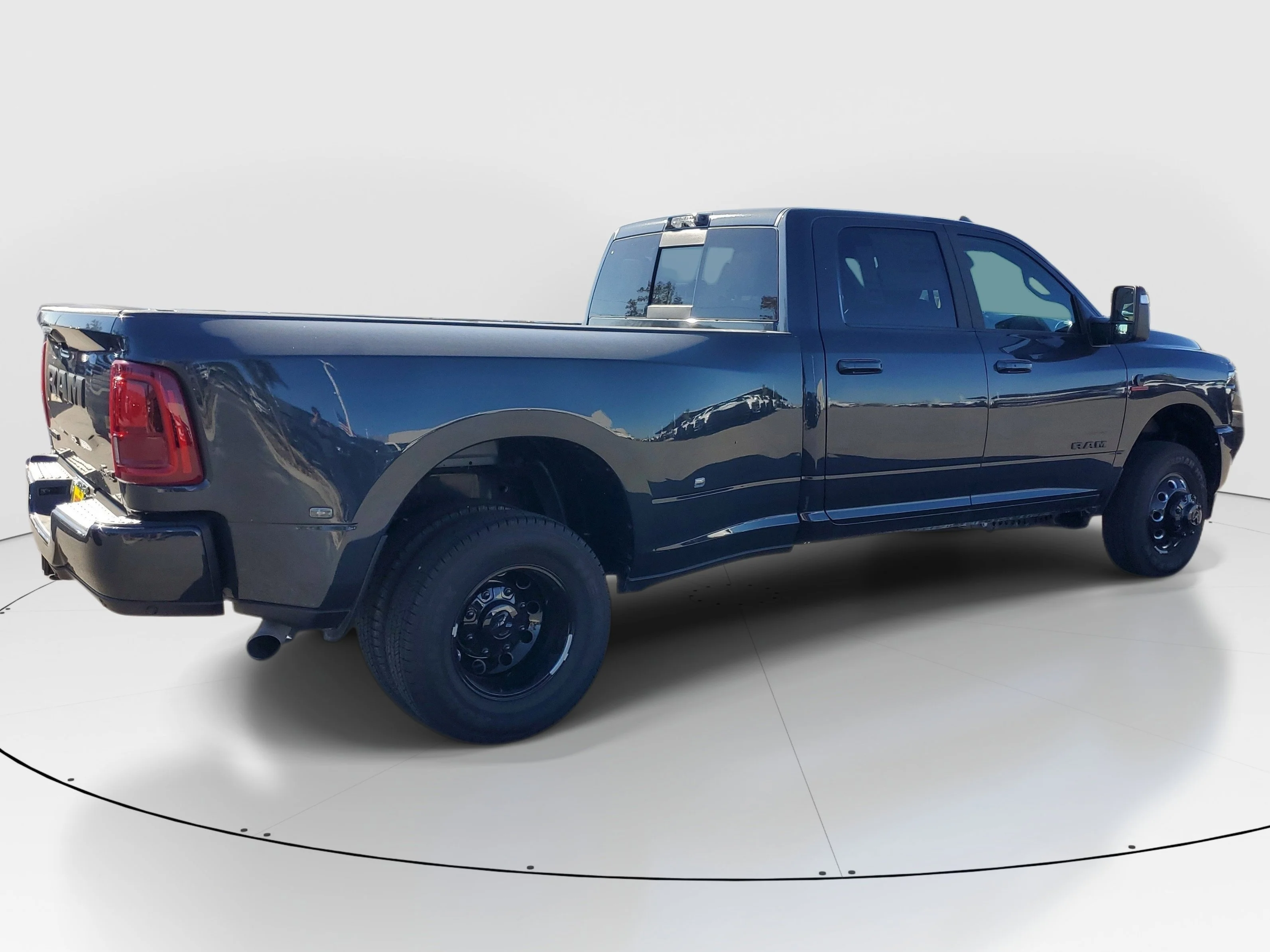 2026 RAM 3500 Laramie - Photo 6