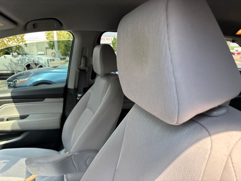 Used 2019  Honda EX image 28